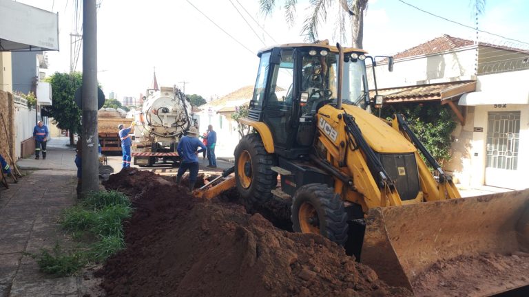 SAAE CONCLUI MANUTENÇÃO EMERGENCIAL NA REDE DE ESGOTO NA RUA JOSÉ BONIFÁCIO