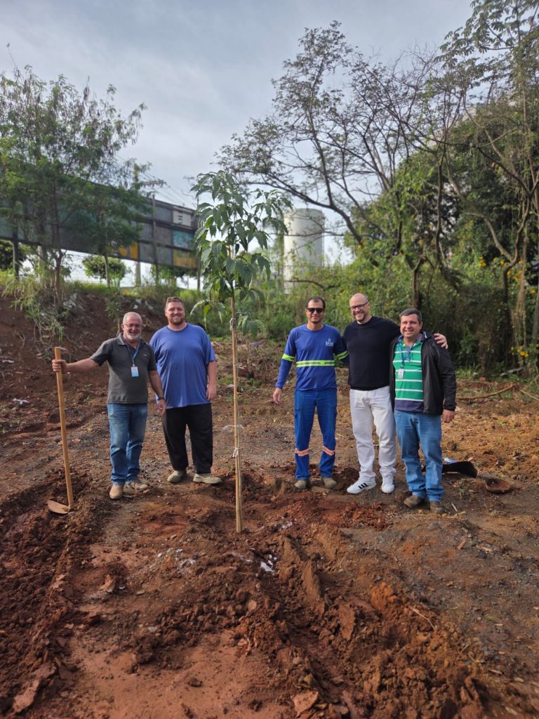 SAAE REALIZA AÇÃO DE REFLORESTAMENTO EM ÁREA DE PRESERVAÇÃO PERMANENTE PRÓXIMA AO RIO MONJOLINHO