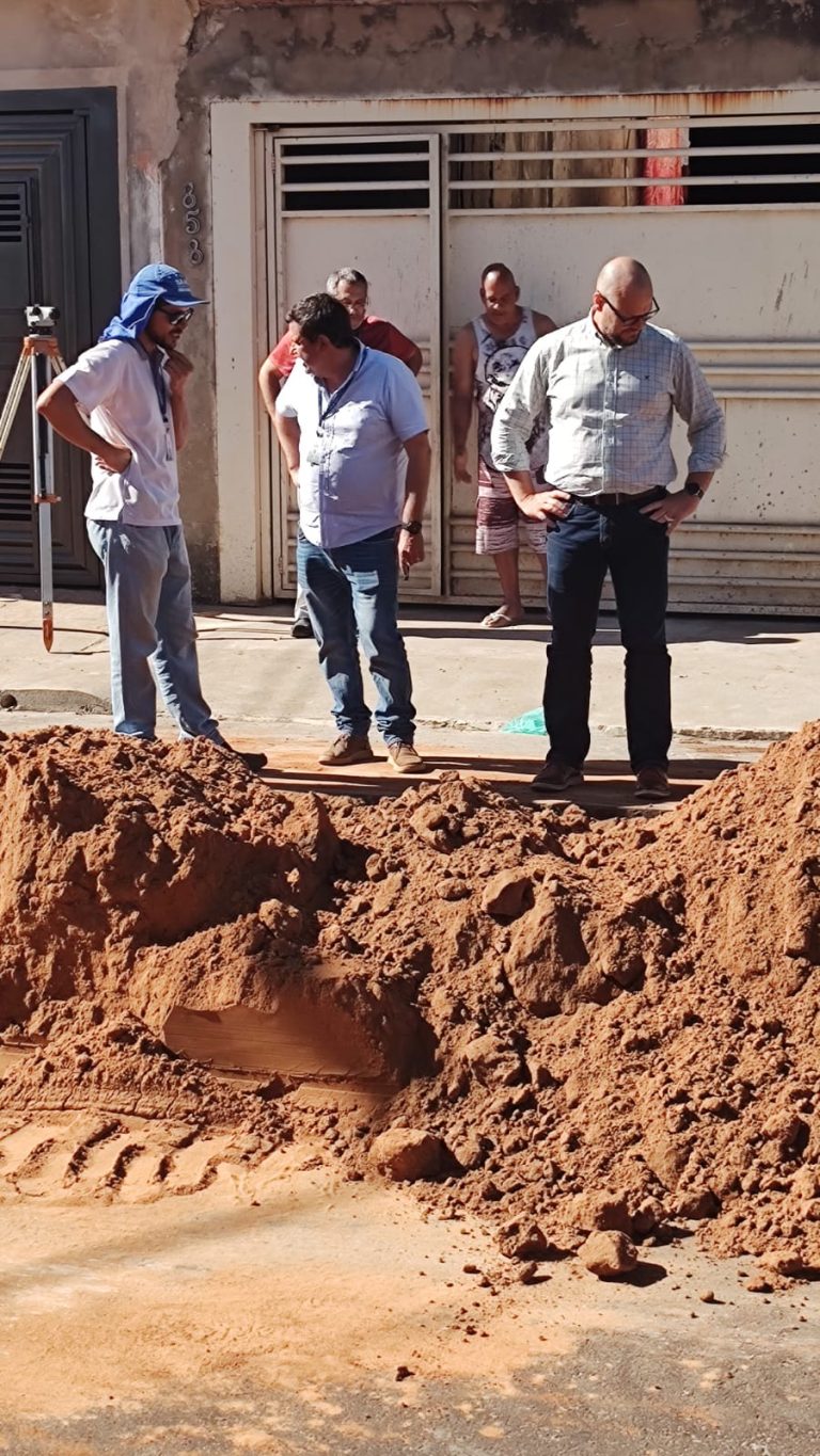 SAAE REALIZA TROCA DE COLETOR E LIGAÇÕES DE ESGOTO NA CIDADE ARACY